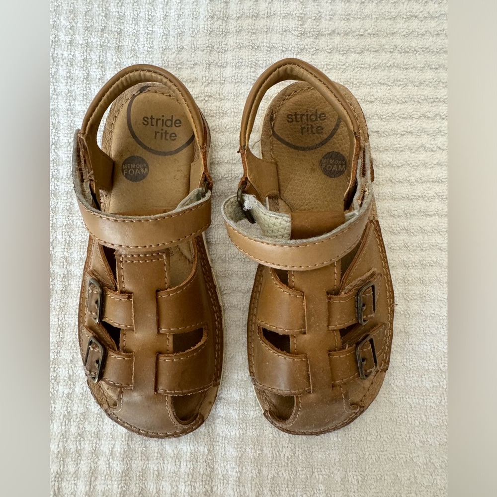 Stride Rite Reign Sandal. Size: 9.5 Wide. Color: Tan